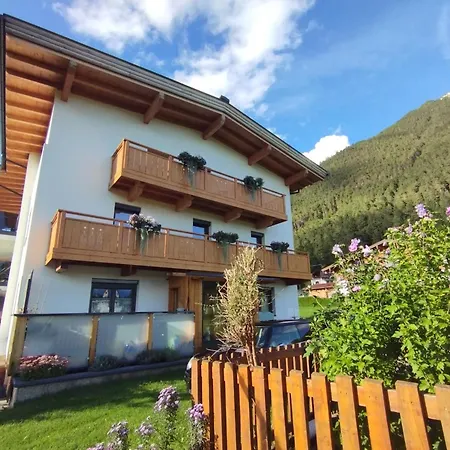 Bei Mayr Homestay *